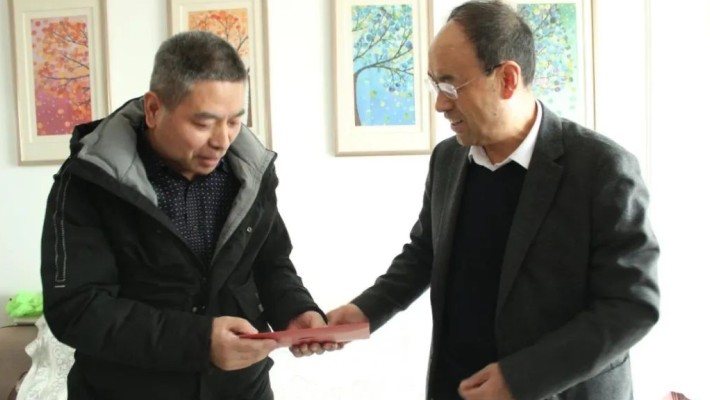 新春慰問送關(guān)懷 歲寒情深暖人心——甘肅建投總法律顧問、董事會(huì)秘書毛宏勇走訪慰問裝備公司困難黨員